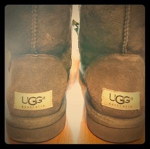 UGG Classic Short Boot
